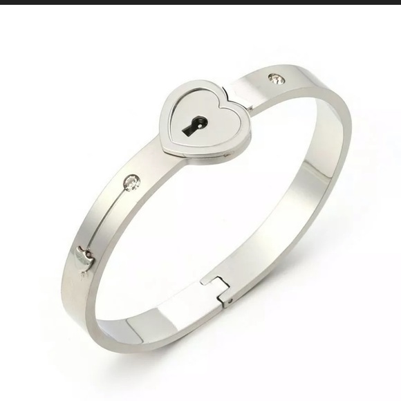 Key to my heart set. Titanium stainless steel…NWT - Picture 7 of 11